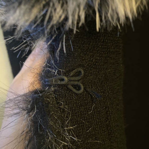 Black cloak with grey fake fur - Picture 2 of 5